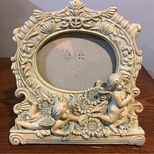 Vintage Ornate Cherub And Flower Resin Picture Frame 4.5 by 3.5 Picture